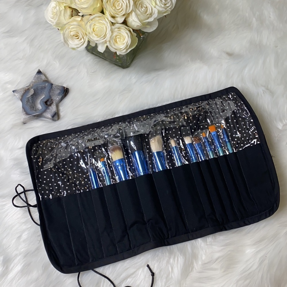 Makeup Brush Roll up Travel Bag Top Quality stylist designed and made.